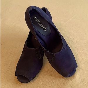 NEW Aerosoles Georgina suede peep toe heels.
